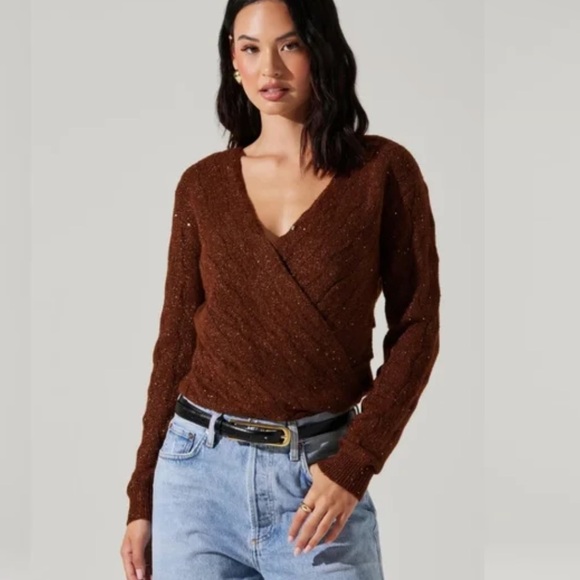 ASTR The Label Surplice Sequin Wrap Long Sleeve Knit Sweater in Copper Size XS - Picture 3 of 11